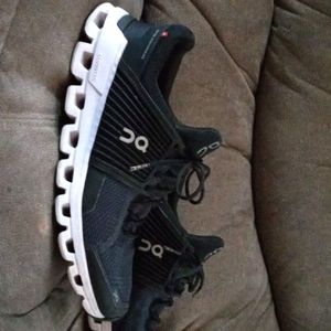 On Cloud Sz 10.5running shoes brand new never worn mint condition